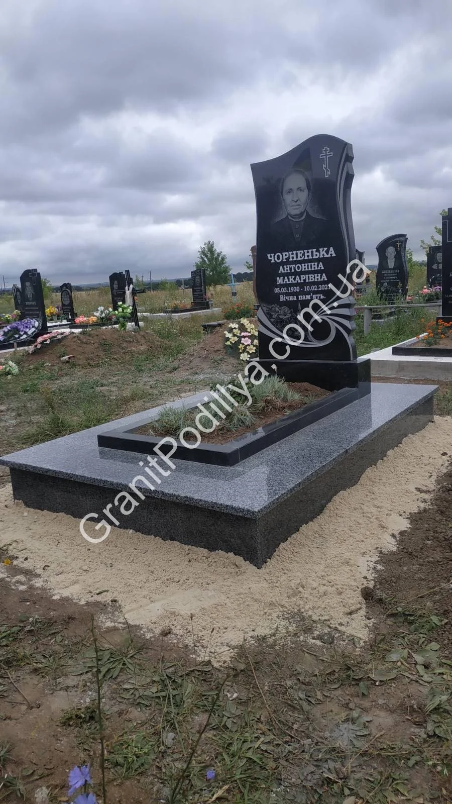 Одинарний пам'ятник з граніту - Кам'янець-Подільський | GranitPodillya